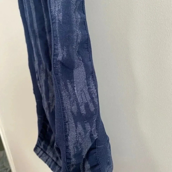 Athleta Ikat Pure Seemless Navy Tank Top - Picture 5 of 8